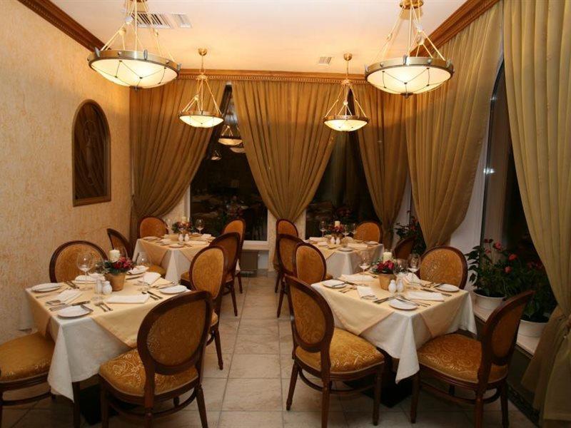 Optima Collection Podil Plaza Hotel Kiev Ngoại thất bức ảnh