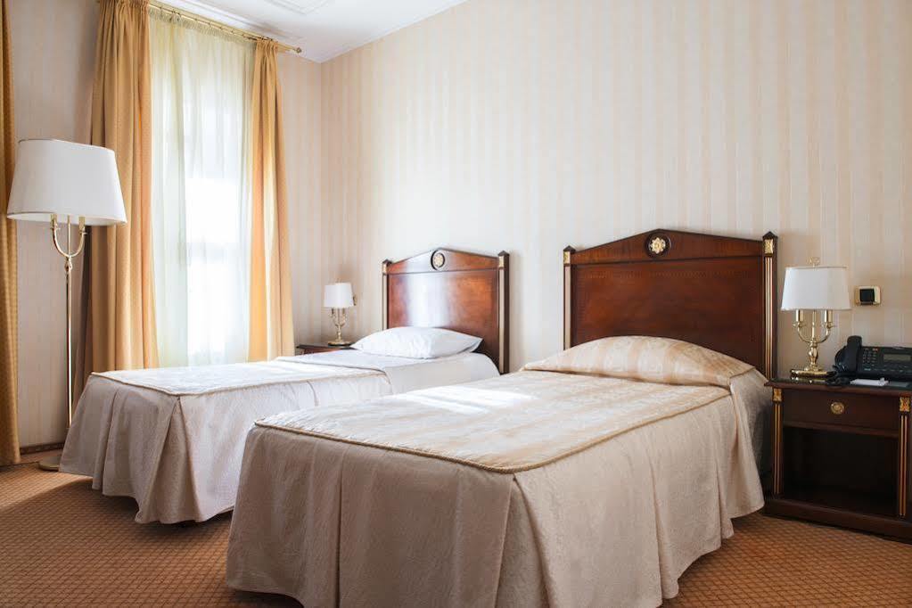 Optima Collection Podil Plaza Hotel Kiev Ngoại thất bức ảnh
