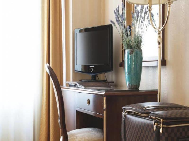 Optima Collection Podil Plaza Hotel Kiev Ngoại thất bức ảnh