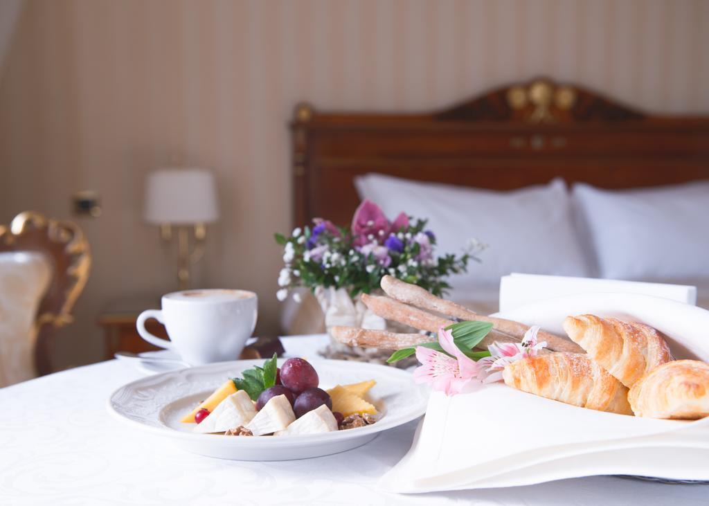 Optima Collection Podil Plaza Hotel Kiev Ngoại thất bức ảnh