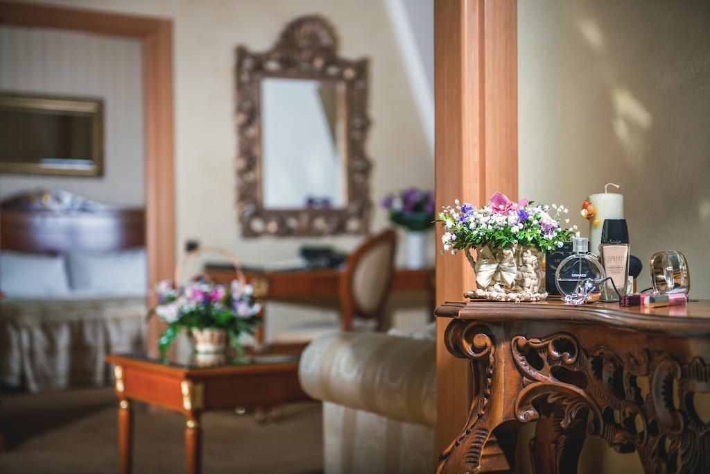 Optima Collection Podil Plaza Hotel Kiev Ngoại thất bức ảnh