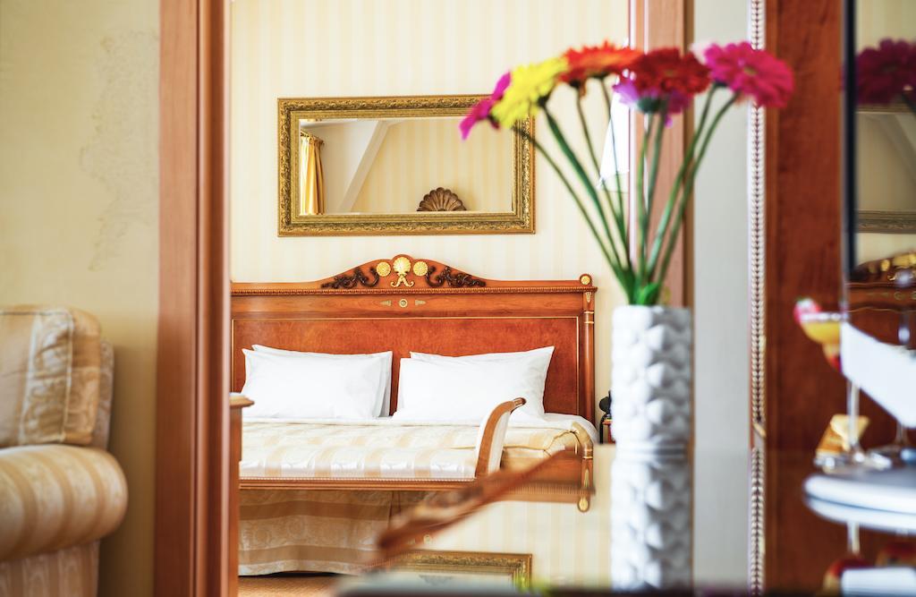 Optima Collection Podil Plaza Hotel Kiev Ngoại thất bức ảnh